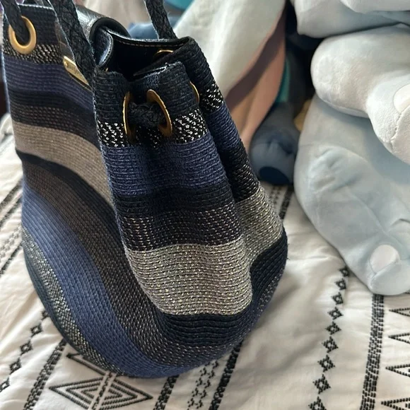 Eric Javits Shenia Squishee Metallic Woven Tote. - Picture 7 of 12